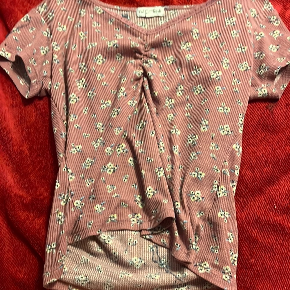 This is such a cute shirt and its kind of a crop top